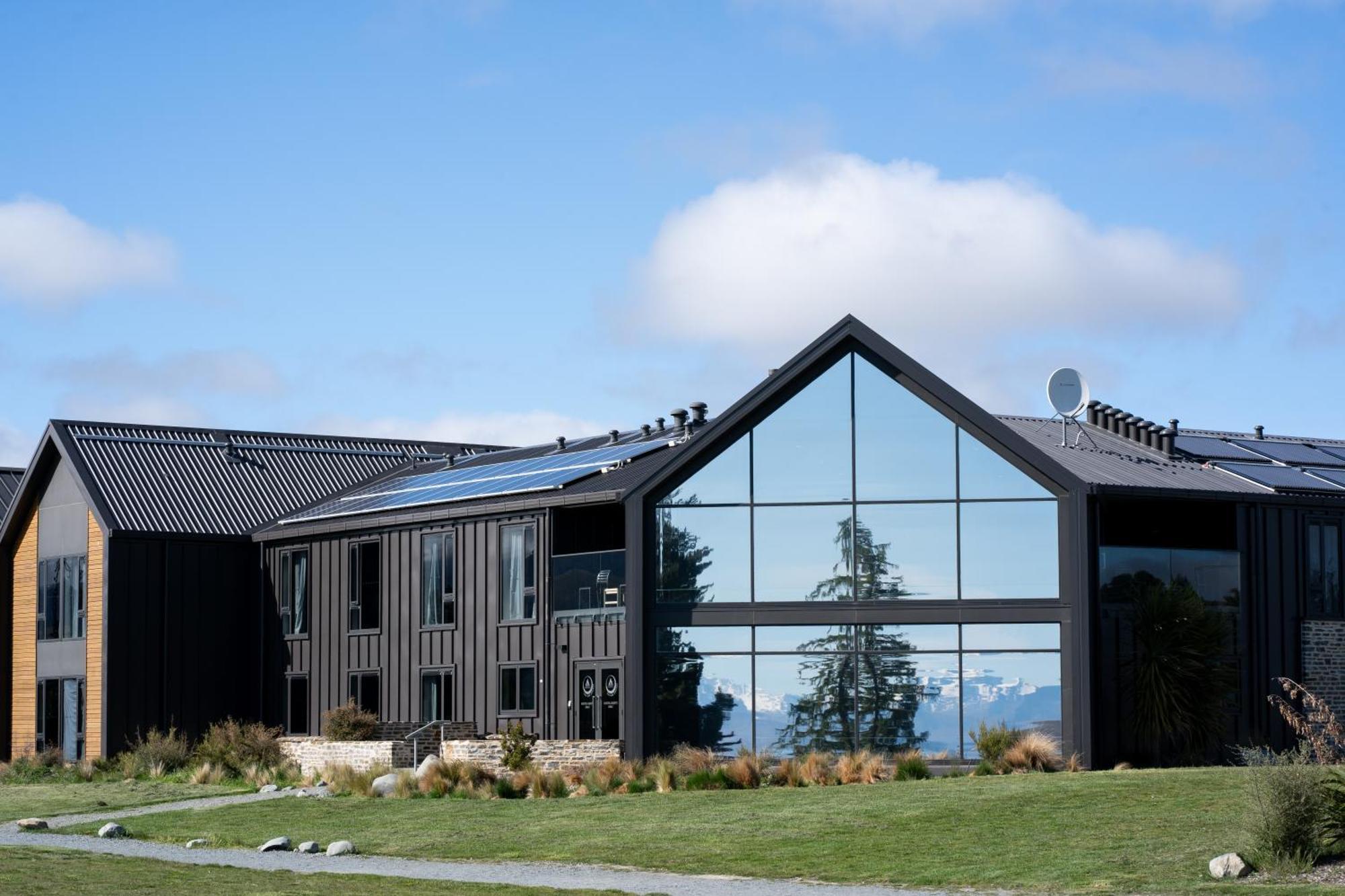 Haka House Lake Tekapo Vandrarhem Exteriör bild